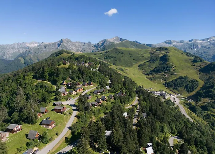 A Guzet Neige Aux Pieds Des Pistes Et De Ecole De *